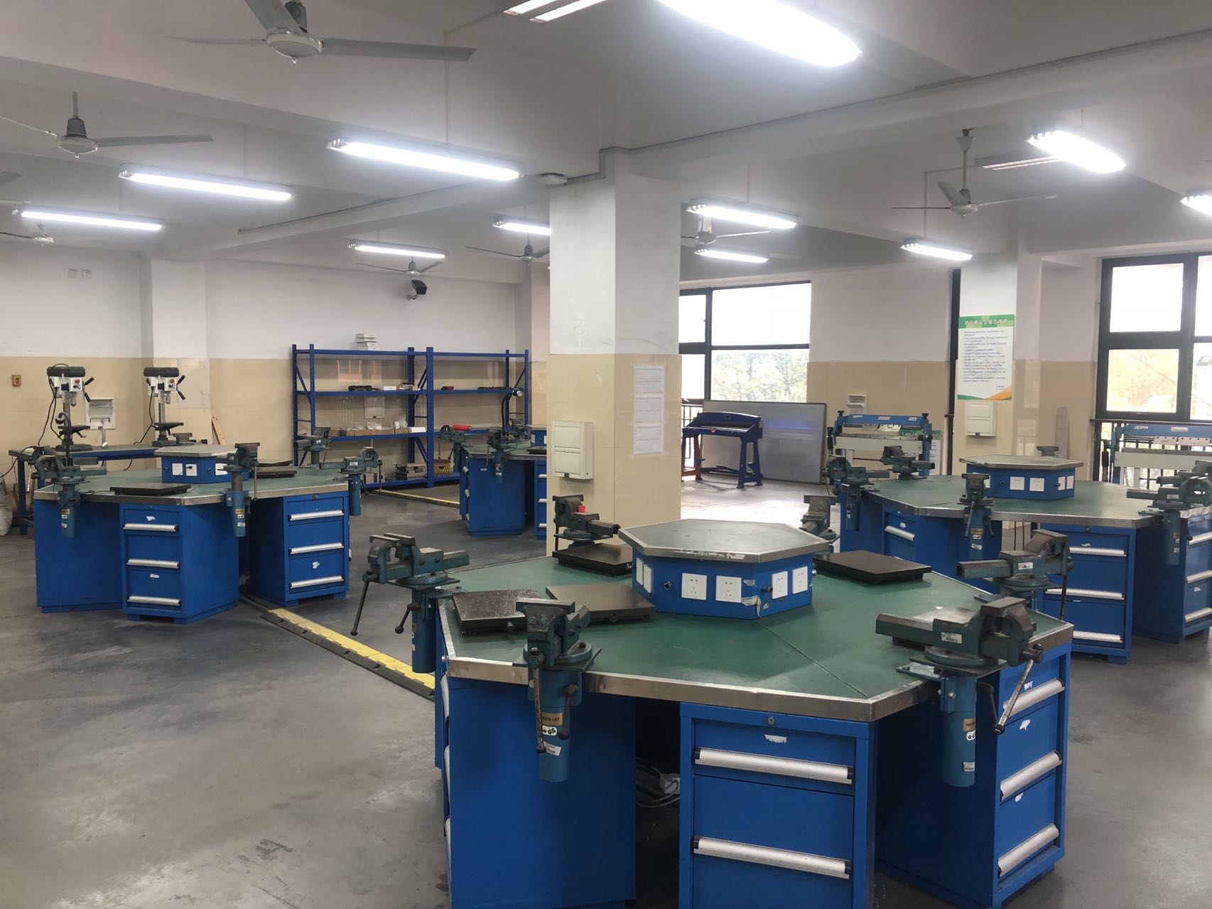 飞机制造与维修学院实训室及仪器设备配置-上海民航职业技术学院---飞机制造与维修学院