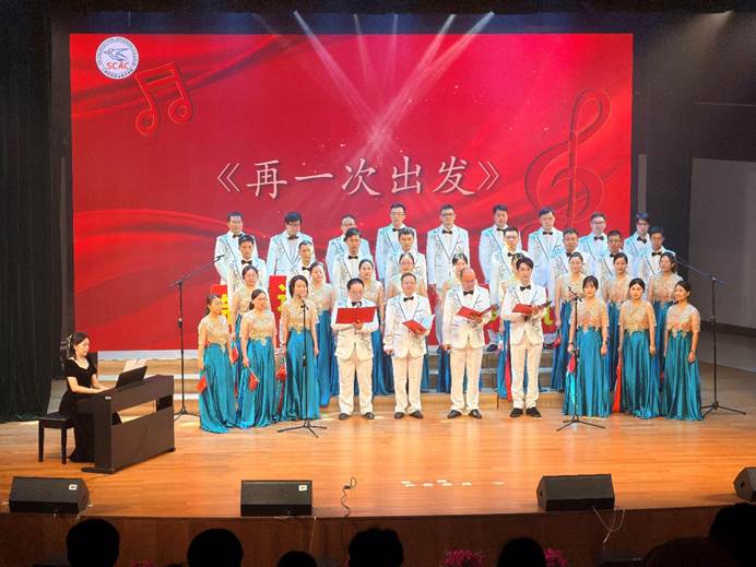 一群人站在涂鸦墙边 AI 生成的内容可能不正确。