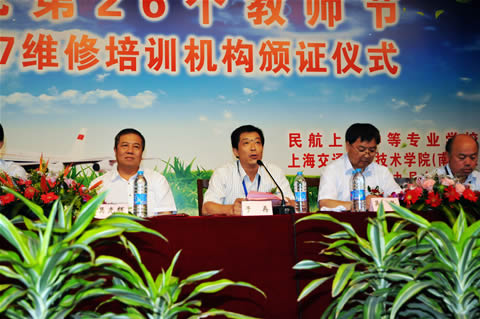 人们在看台上 AI 生成的内容可能不正确。